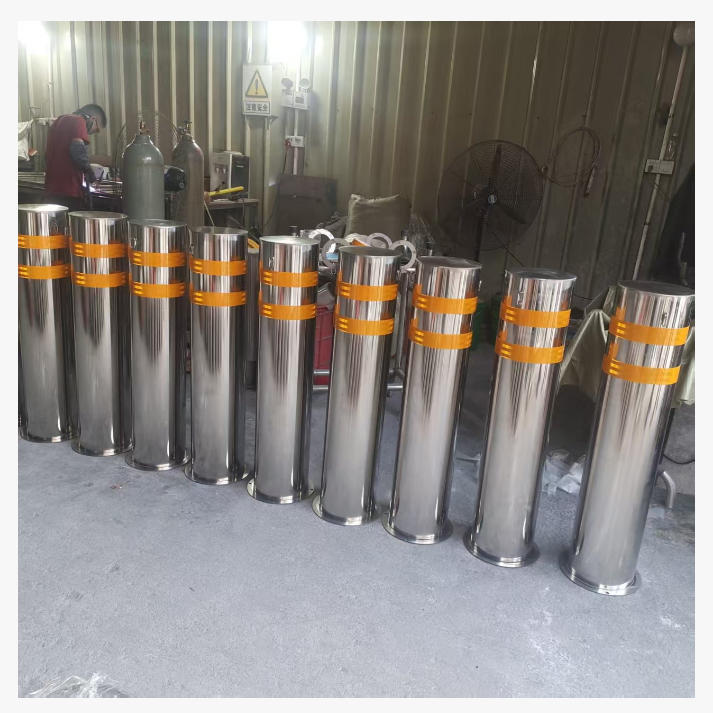 304不锈钢警示柱，直径159mm，高50cm，管厚1.2mm，底板厚度3mm